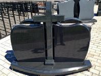 Памятник с крестом Памятник с крестом