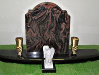 Полированный памятник из красного гранита с вазой Полированный памятник из красного гранита с вазой